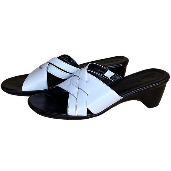 Clarks Women’s Slip On White/Black Criss-Cross Open Toe Heel Sandal Size-7 - Picture 4 of 6